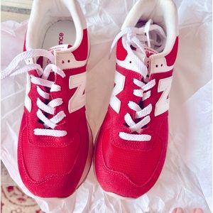 NEW BALANCE Men's 574  RED.                NEW